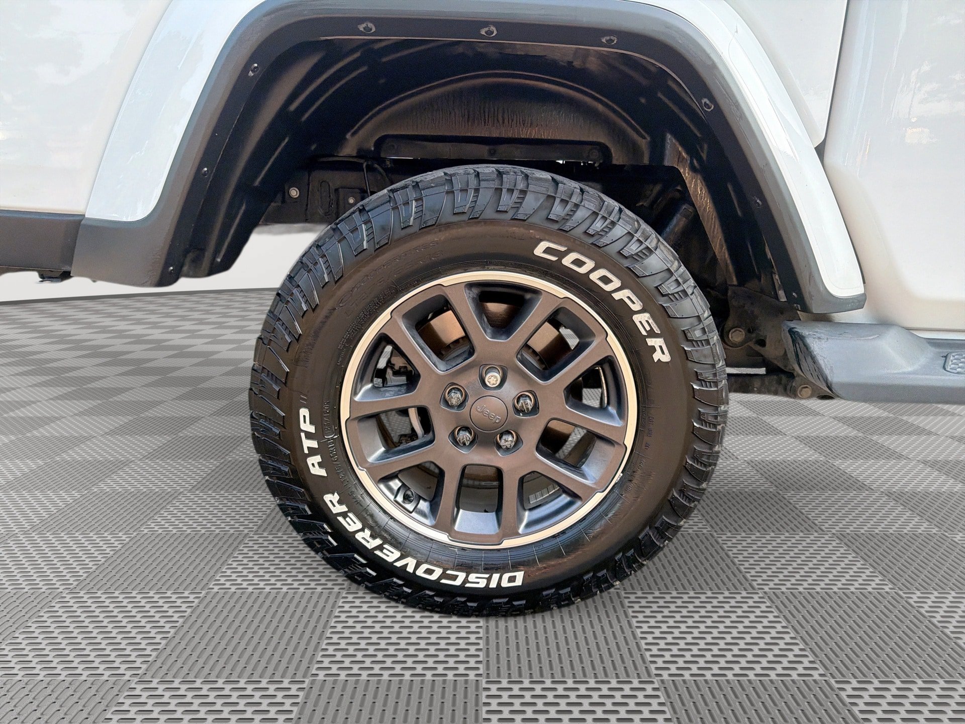 Used 2020 Jeep Gladiator Overland AWD/4WD image 18