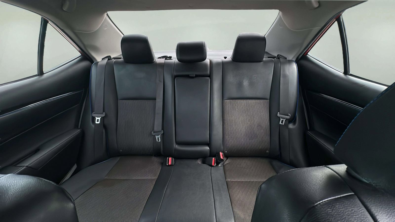 Used 2018 Toyota Corolla SE FWD image 18