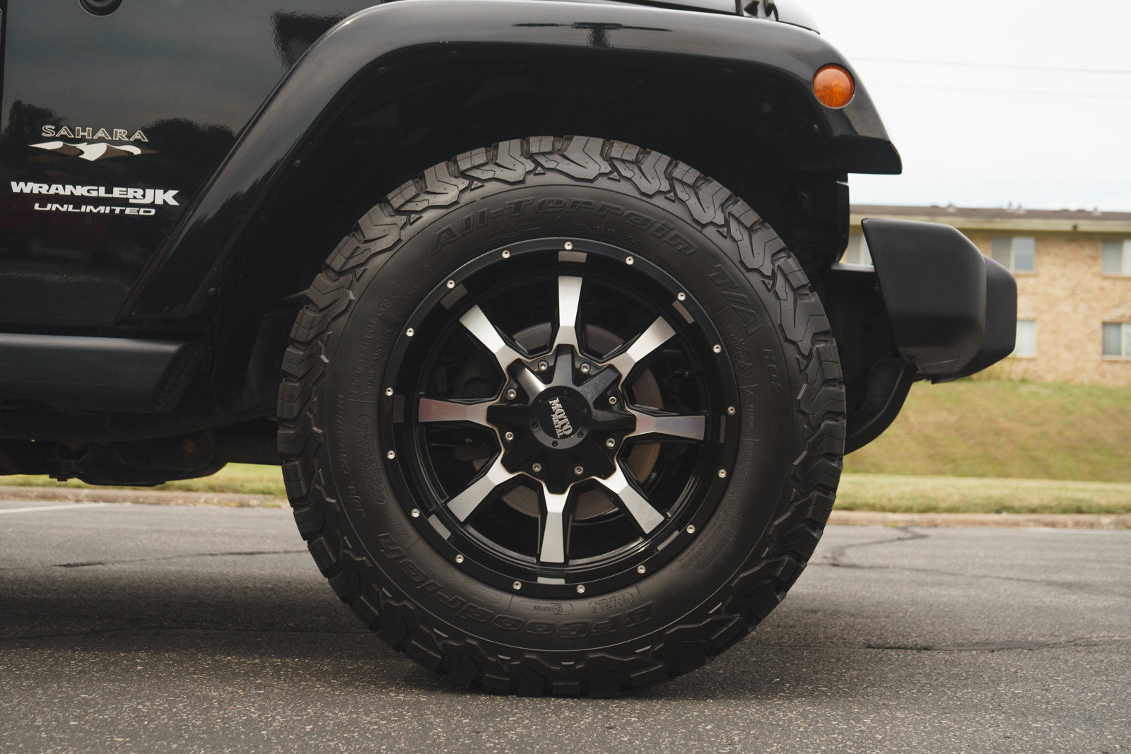 Used 2018 Jeep Wrangler Unlimited Sahara w/ Connectivity Group AWD/4WD image 10