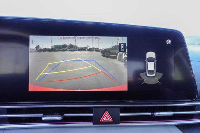 Used 2021 Hyundai Elantra Limited image 18