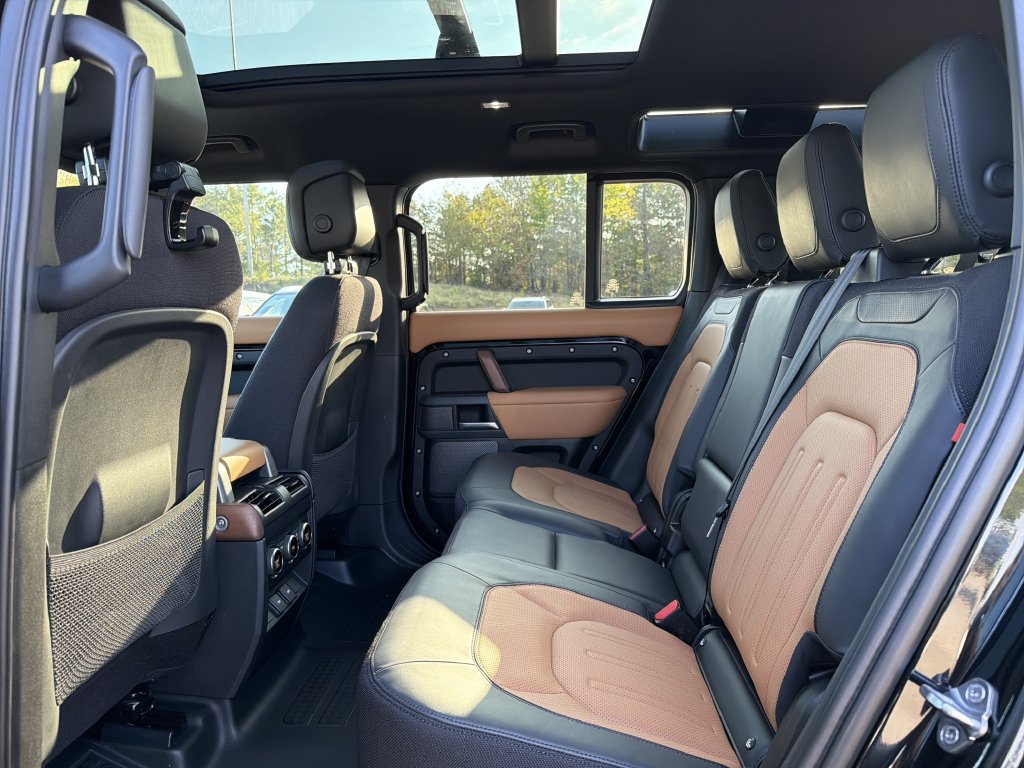 Used 2024 Land Rover Defender 110 X AWD/4WD image 5