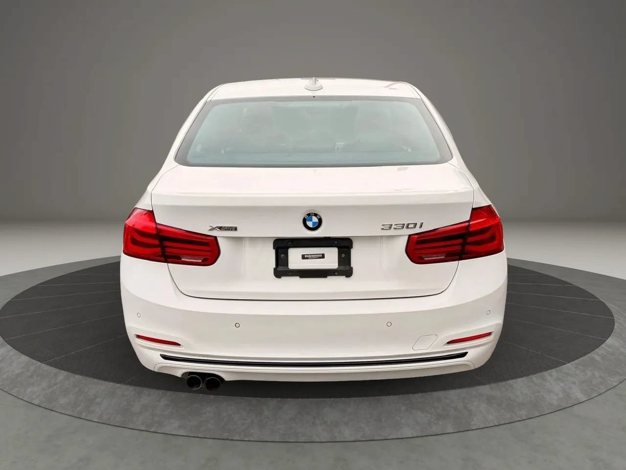 Used 2017 BMW 330i xDrive Sedan AWD/4WD image 5