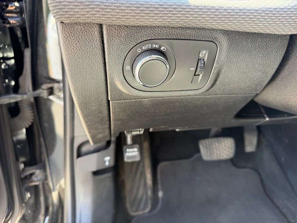 Used 2018 Chevrolet Cruze LS FWD image 16