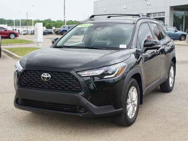 Used 2023 Toyota Corolla Cross LE FWD image 2