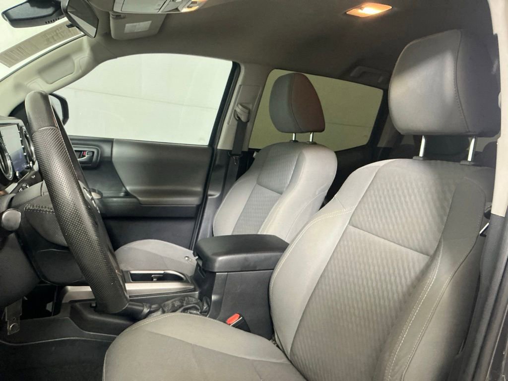 Used 2020 Toyota Tacoma SR5 w/ SR5 Appearance Package (SM) RWD image 21