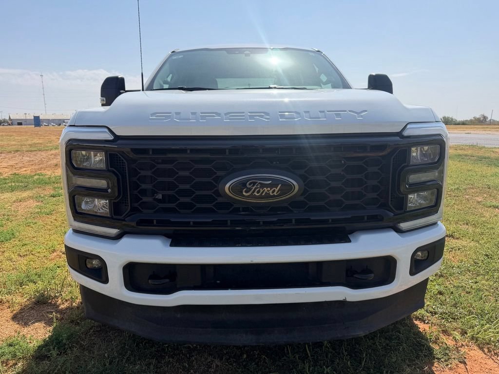 Used 2025 Ford F250 XLT w/ Black Appearance Package AWD/4WD image 2