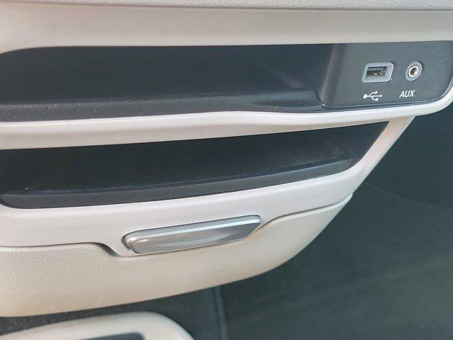 Used 2018 Chrysler Pacifica Touring Plus image 31