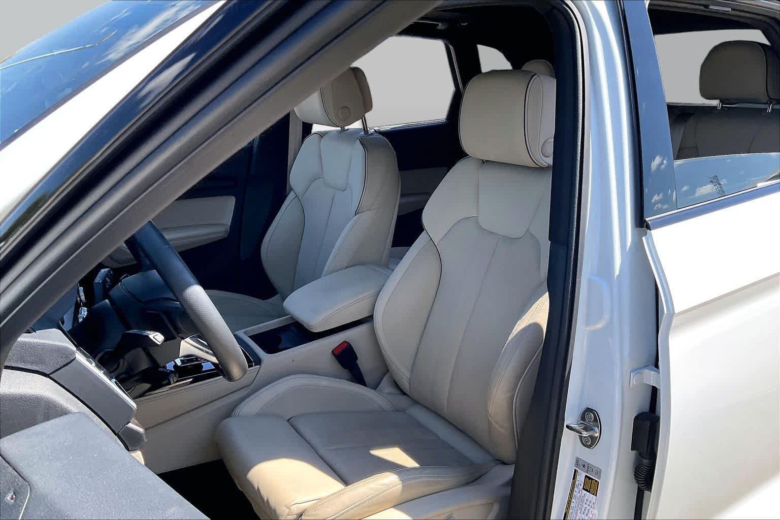 Used 2024 Audi Q5 e Premium Plus AWD/4WD image 8