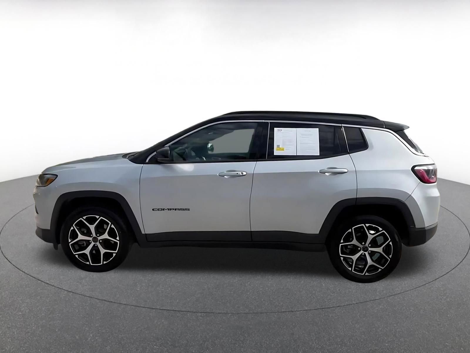 Used 2025 Jeep Compass Limited AWD/4WD image 9