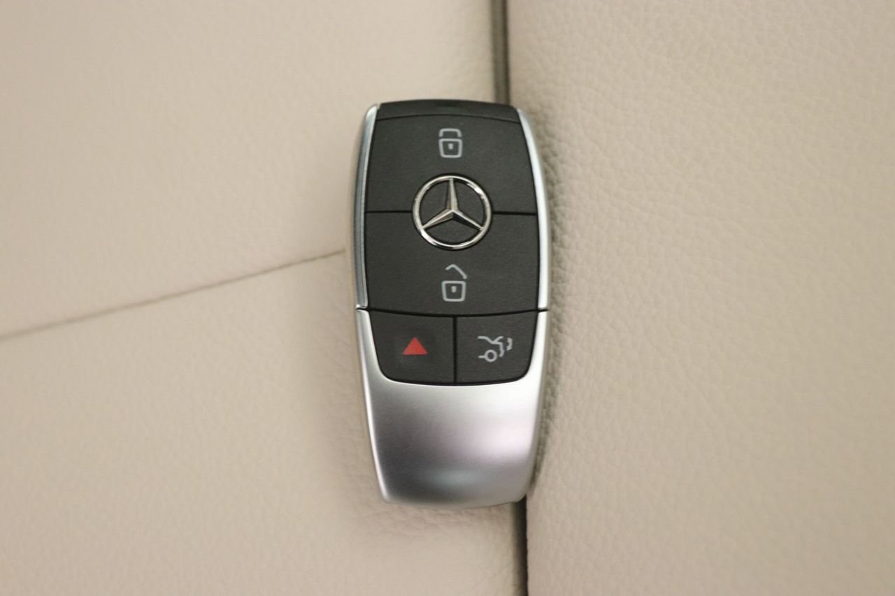 New 2026 Mercedes-Benz GLB 250 image 11