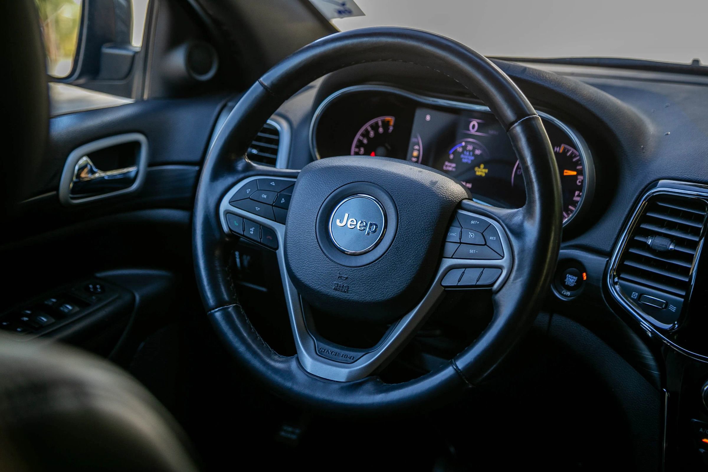 Used 2020 Jeep Grand Cherokee Altitude image 25