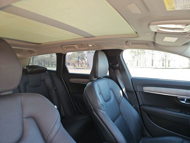 Used 2023 Volvo V90 B6 Cross Country Plus image 13