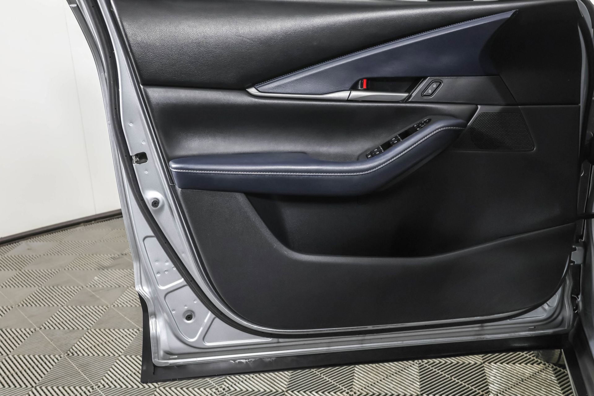 Used 2020 MAZDA CX-30 AWD w/ Select Package image 32