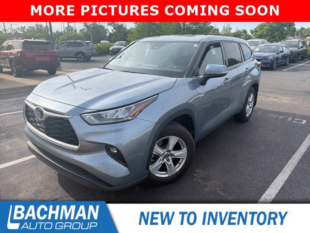 Used 2020 Toyota Highlander LE AWD/4WD image 3