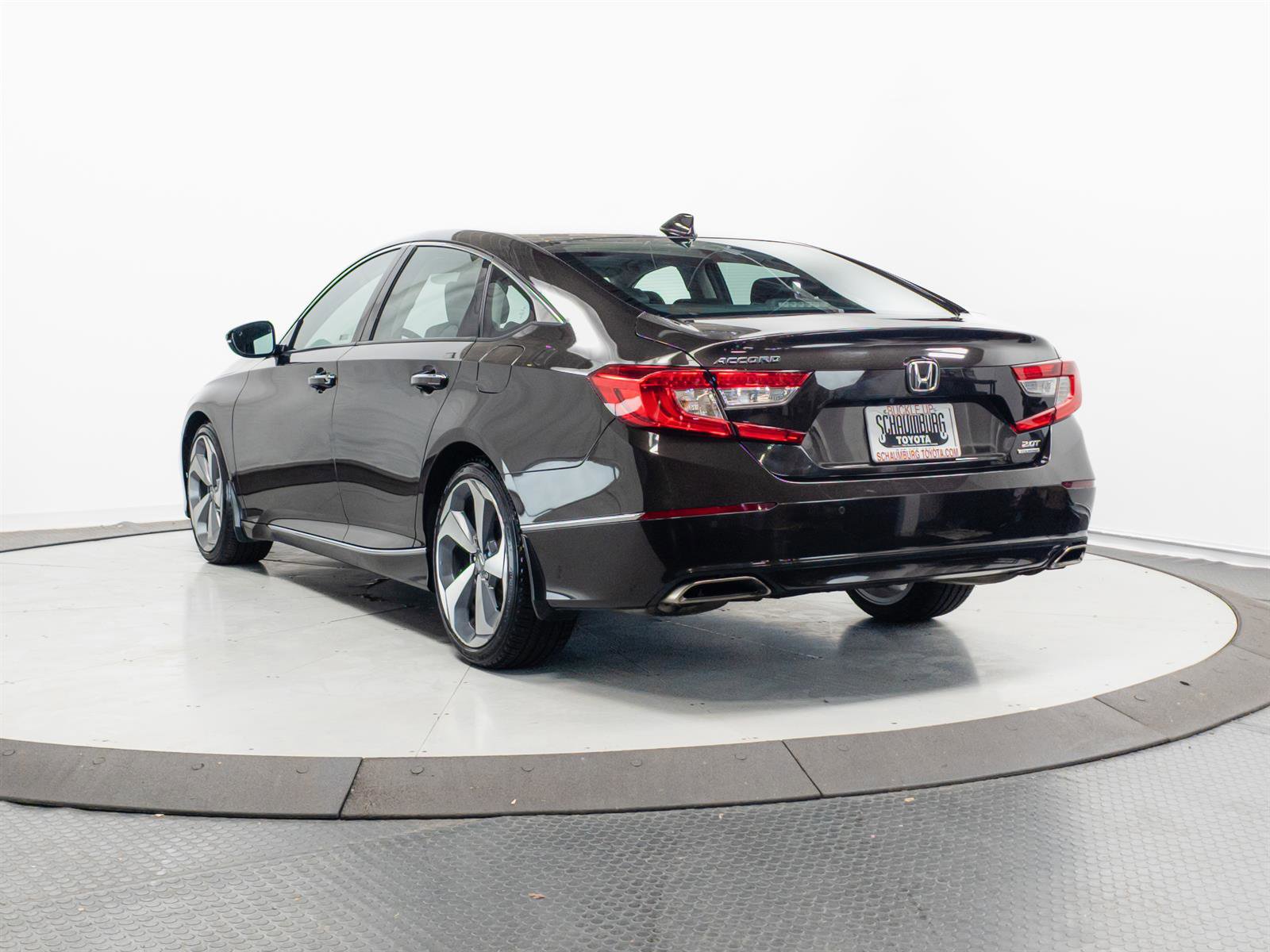 Used 2018 Honda Accord Touring image 9