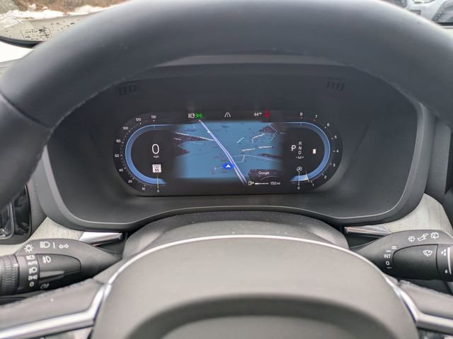 Used 2025 Volvo XC60 B5 Plus image 17