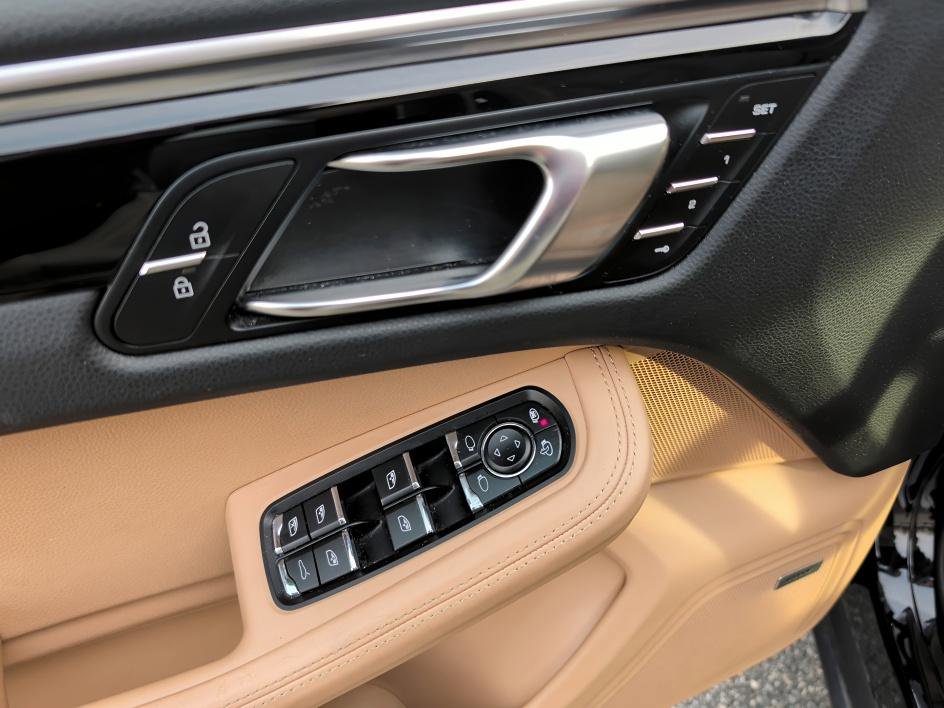 Used 2021 Porsche Macan image 17