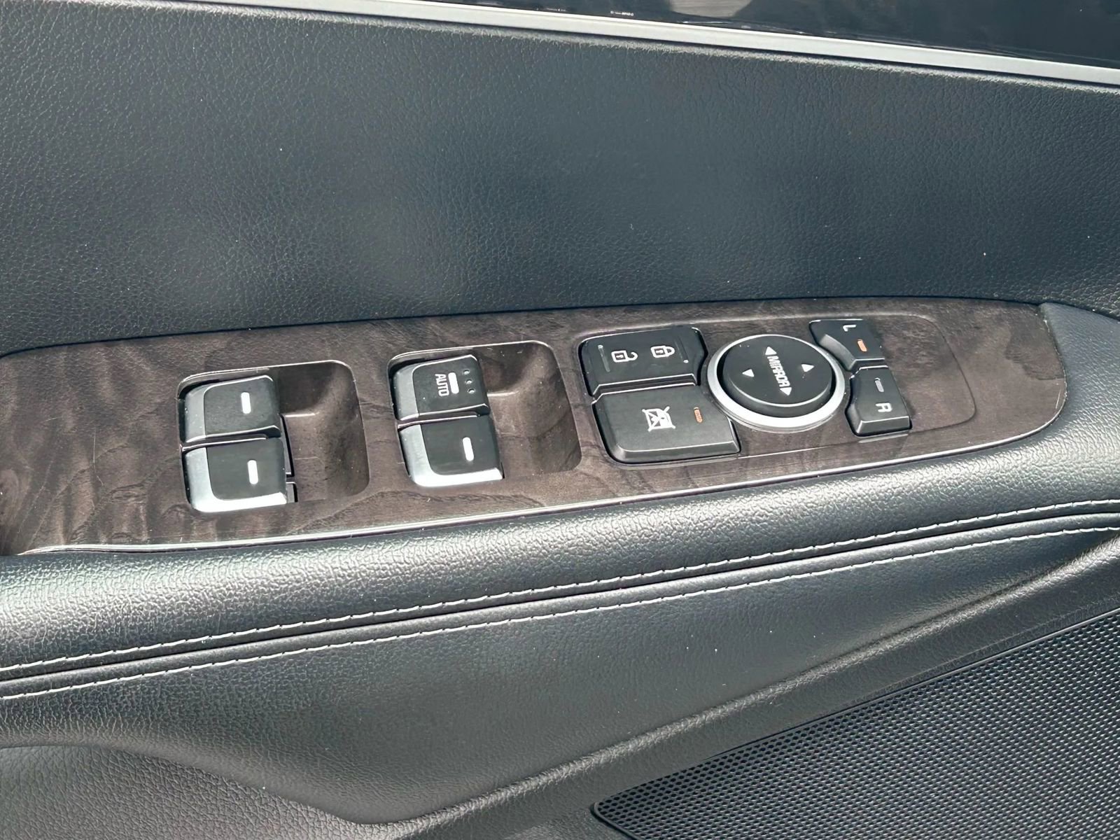 Used 2017 Kia Sorento LX w/ LX Convenience Package image 15