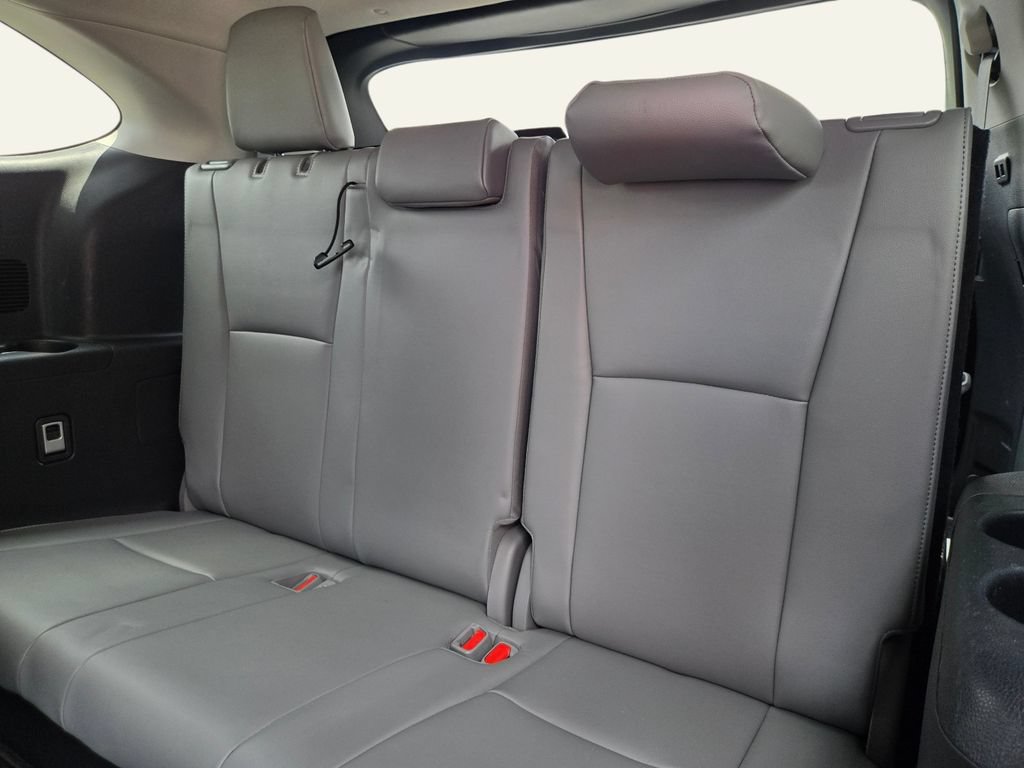 Used 2023 Toyota Highlander Limited FWD image 13