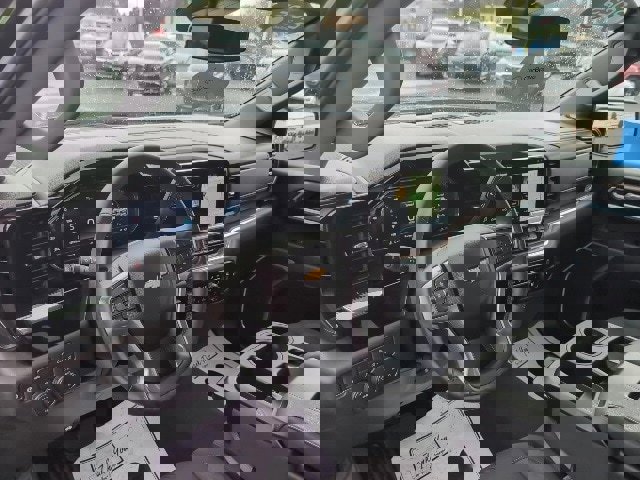 Used 2025 Chevrolet Silverado 1500 LT image 3