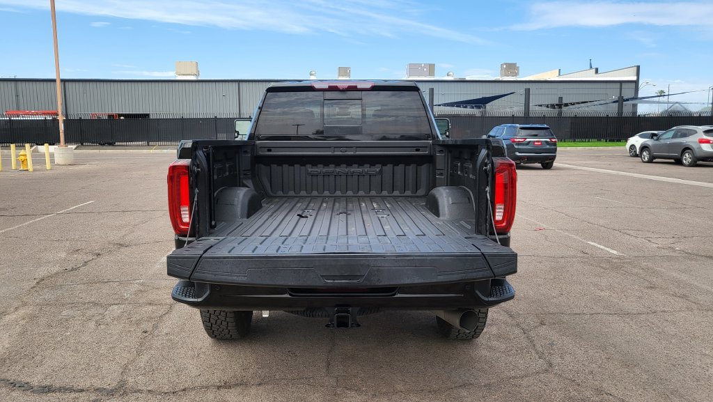 Used 2021 GMC Sierra 2500 Denali w/ Denali Black Diamond Edition AWD/4WD image 12