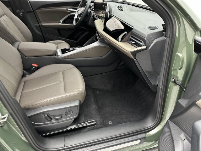 Used 2025 Audi Q5 Premium w/ Convenience Package AWD/4WD image 24