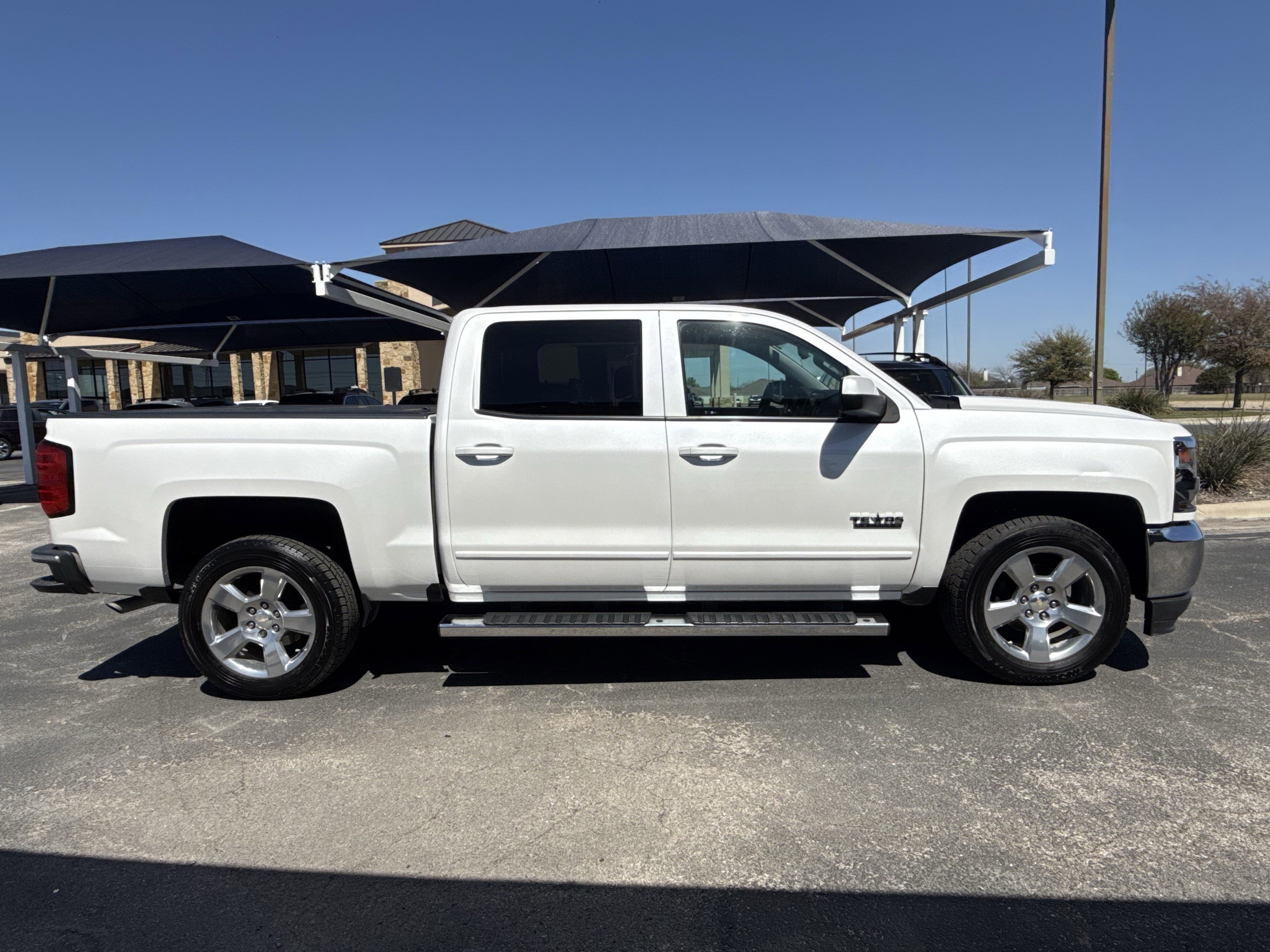 Used 2018 Chevrolet Silverado 1500 LT w/ Texas Edition image 8