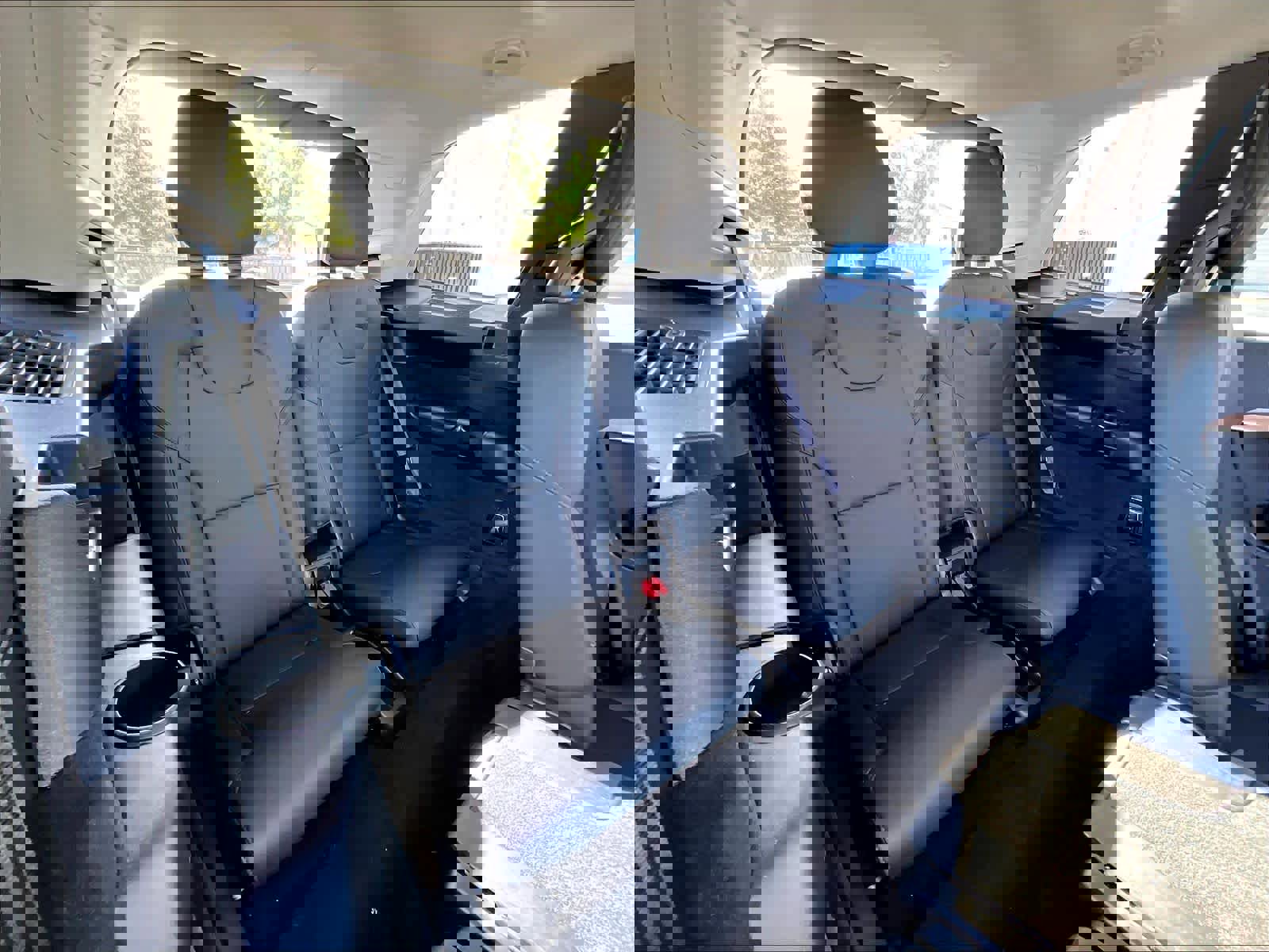 Used 2025 Volvo XC90 T8 Plus w/ Protection Package Premier image 30