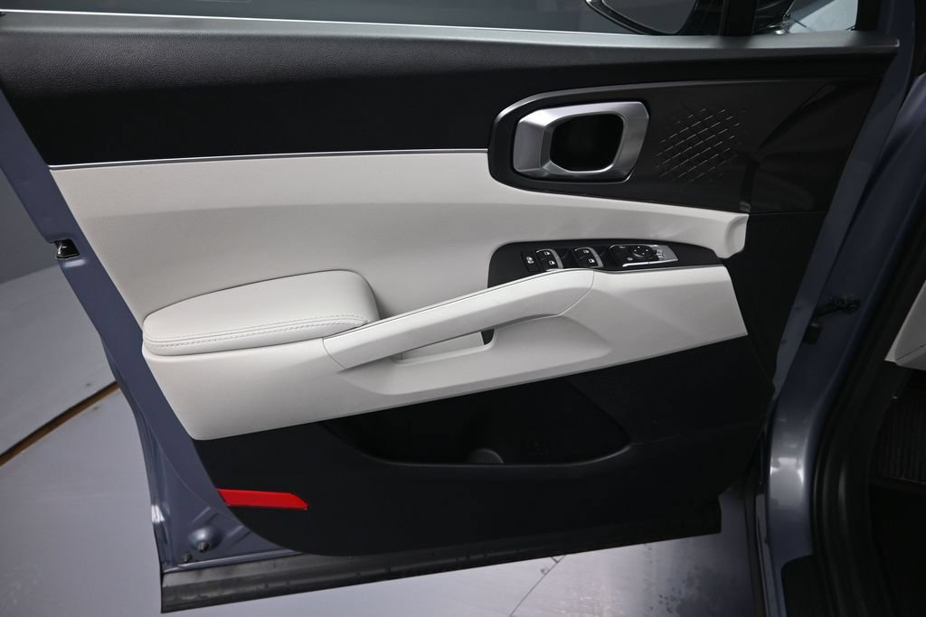Certified 2025 Kia Sorento S AWD/4WD image 10