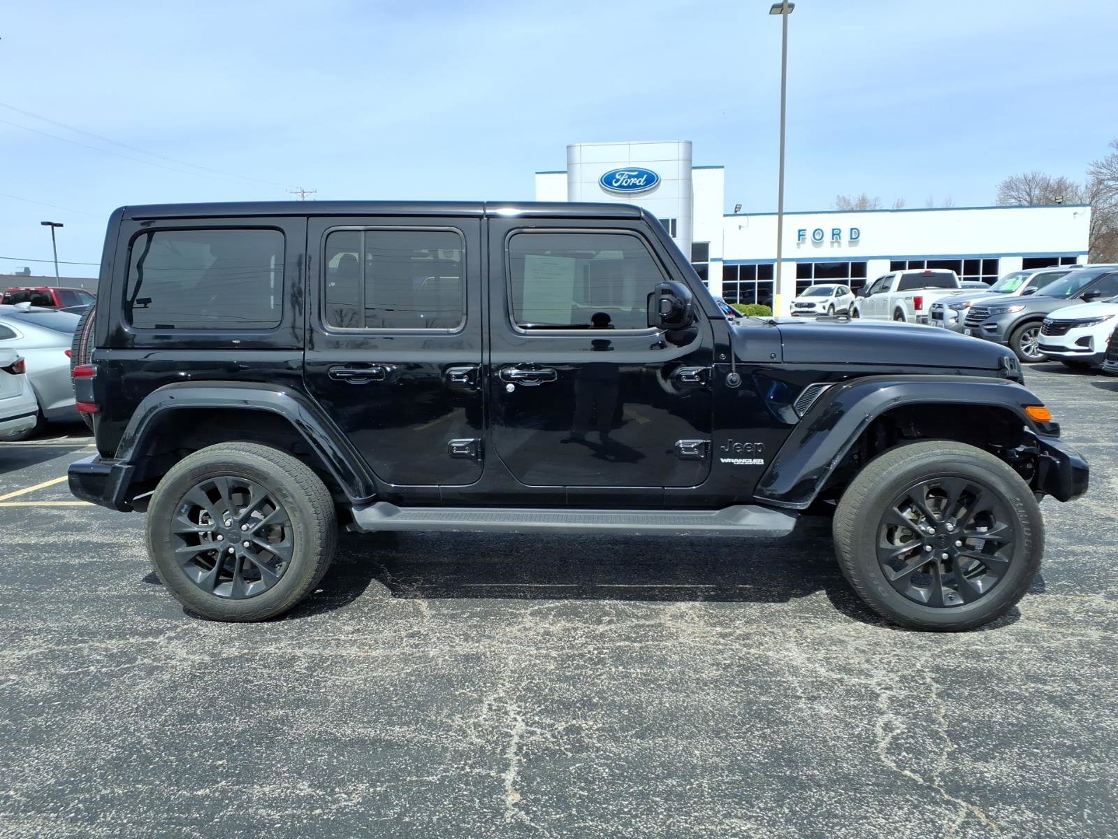 Used 2021 Jeep Wrangler Unlimited Sahara AWD/4WD image 28