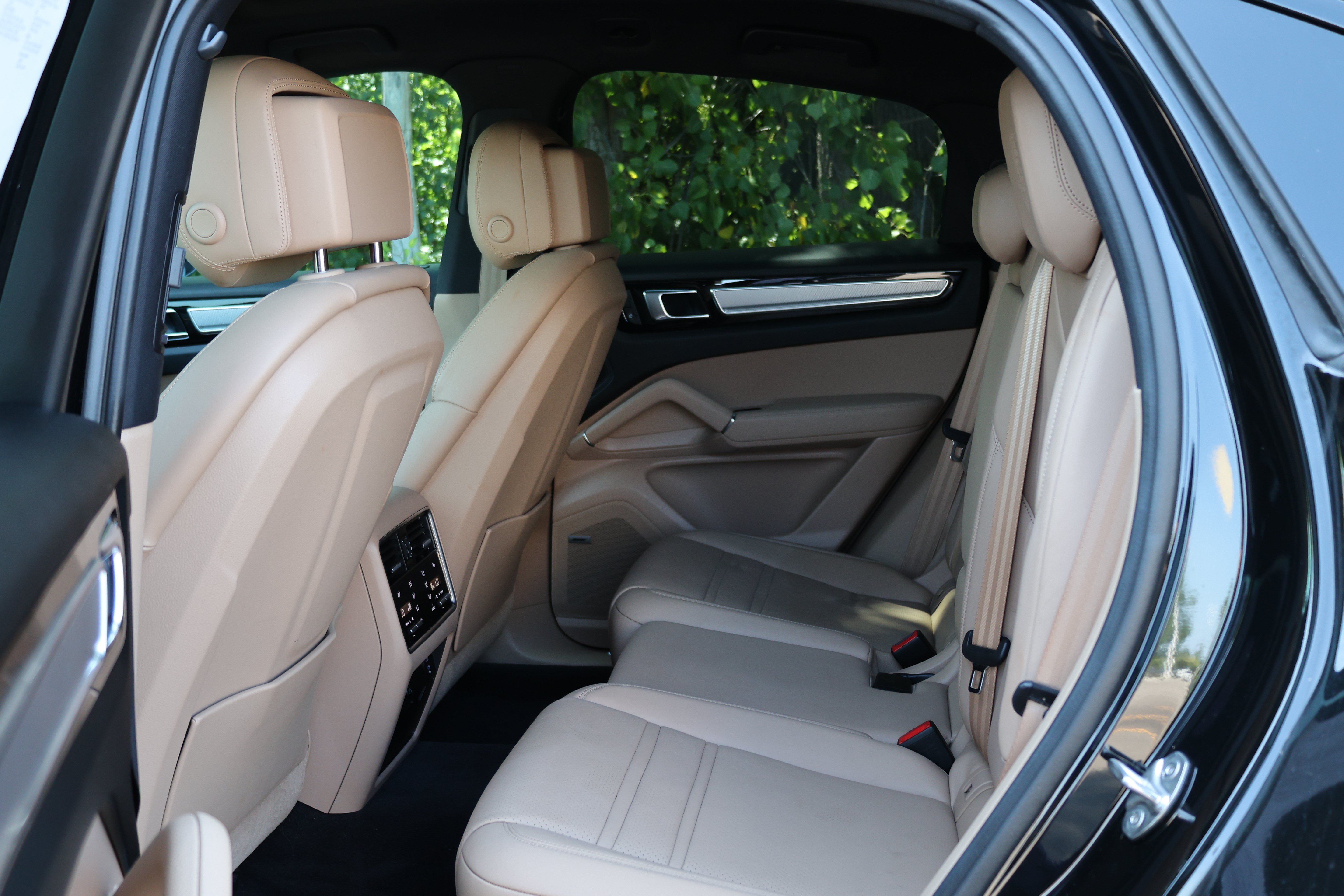 Used 2023 Porsche Cayenne Platinum Edition AWD/4WD image 16