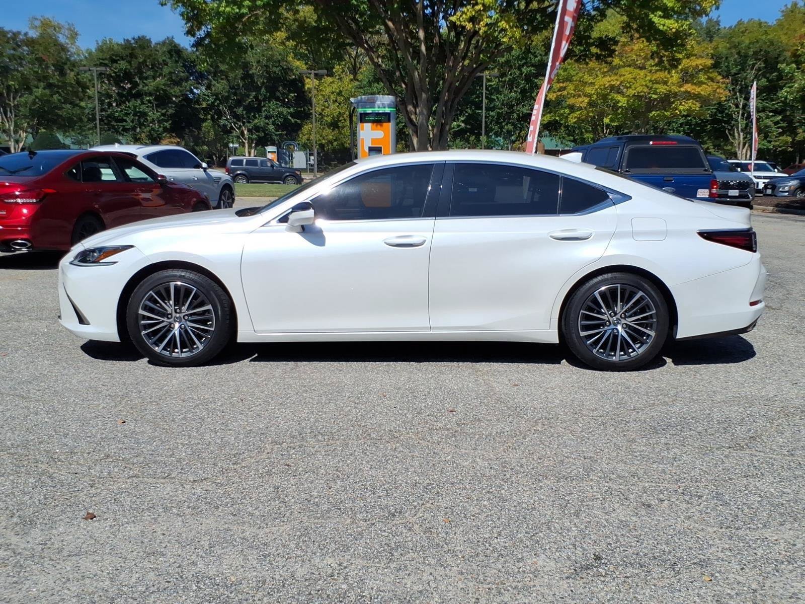 Used 2023 Lexus ES 350 w/ Premium Package FWD image 3