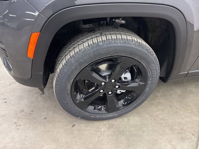 New 2025 Jeep Grand Cherokee Altitude image 4