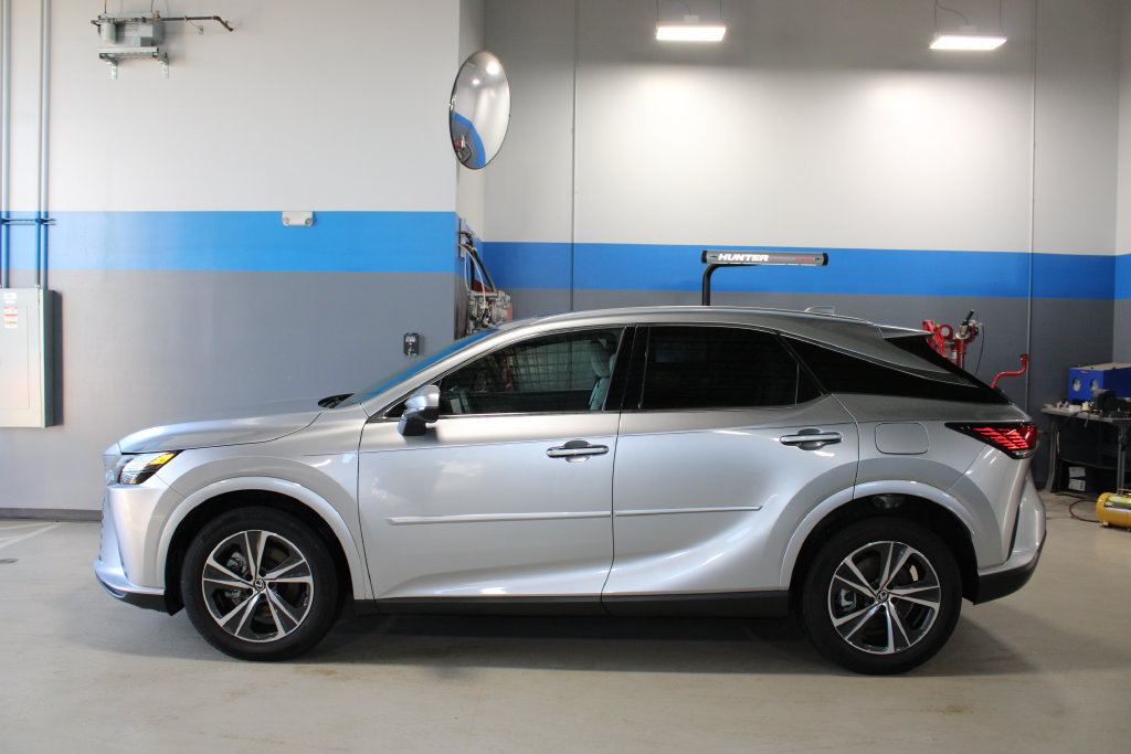 Used 2023 Lexus RX 350 Premium w/ Cold Area Package AWD/4WD image 10