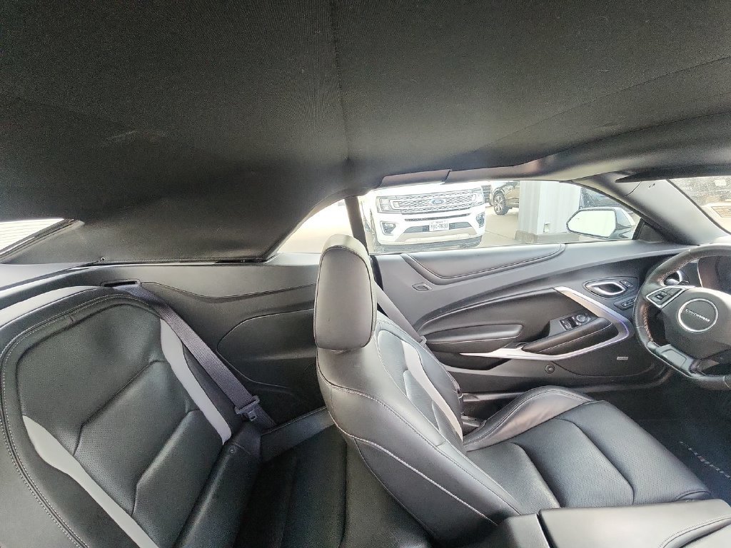 Used 2018 Chevrolet Camaro LT RWD image 13