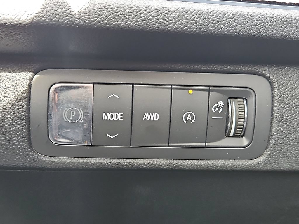Used 2025 Chevrolet Traverse Z71 AWD/4WD image 17