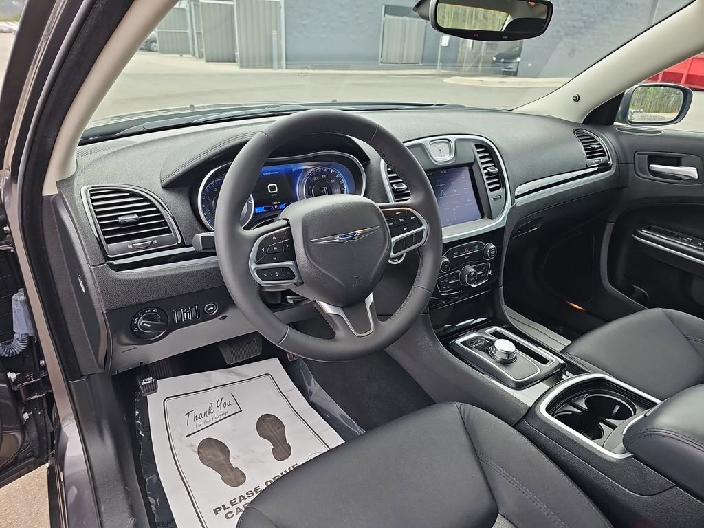 Used 2023 Chrysler 300 Touring image 20