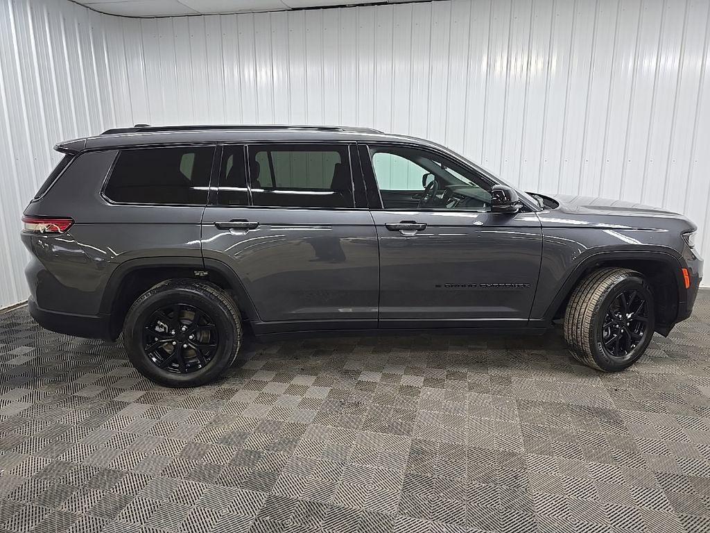Used 2024 Jeep Grand Cherokee L Laredo image 2
