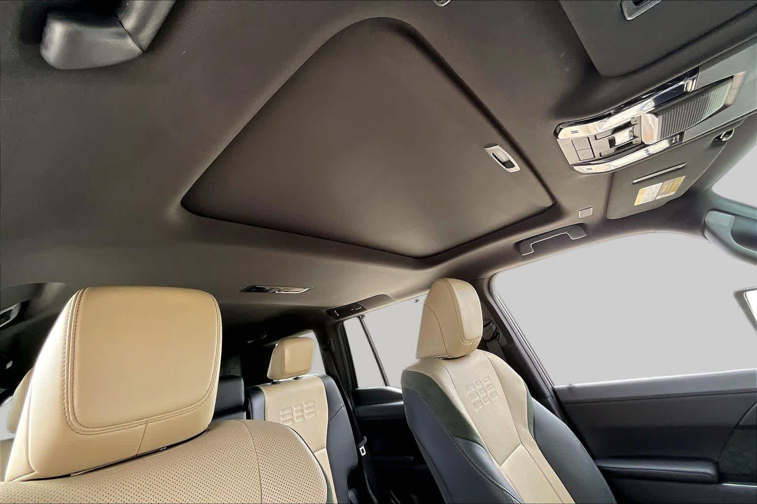 Used 2024 Lexus GX 550 AWD/4WD image 18