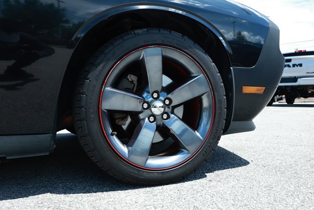Used 2014 Dodge Challenger SXT RWD image 5