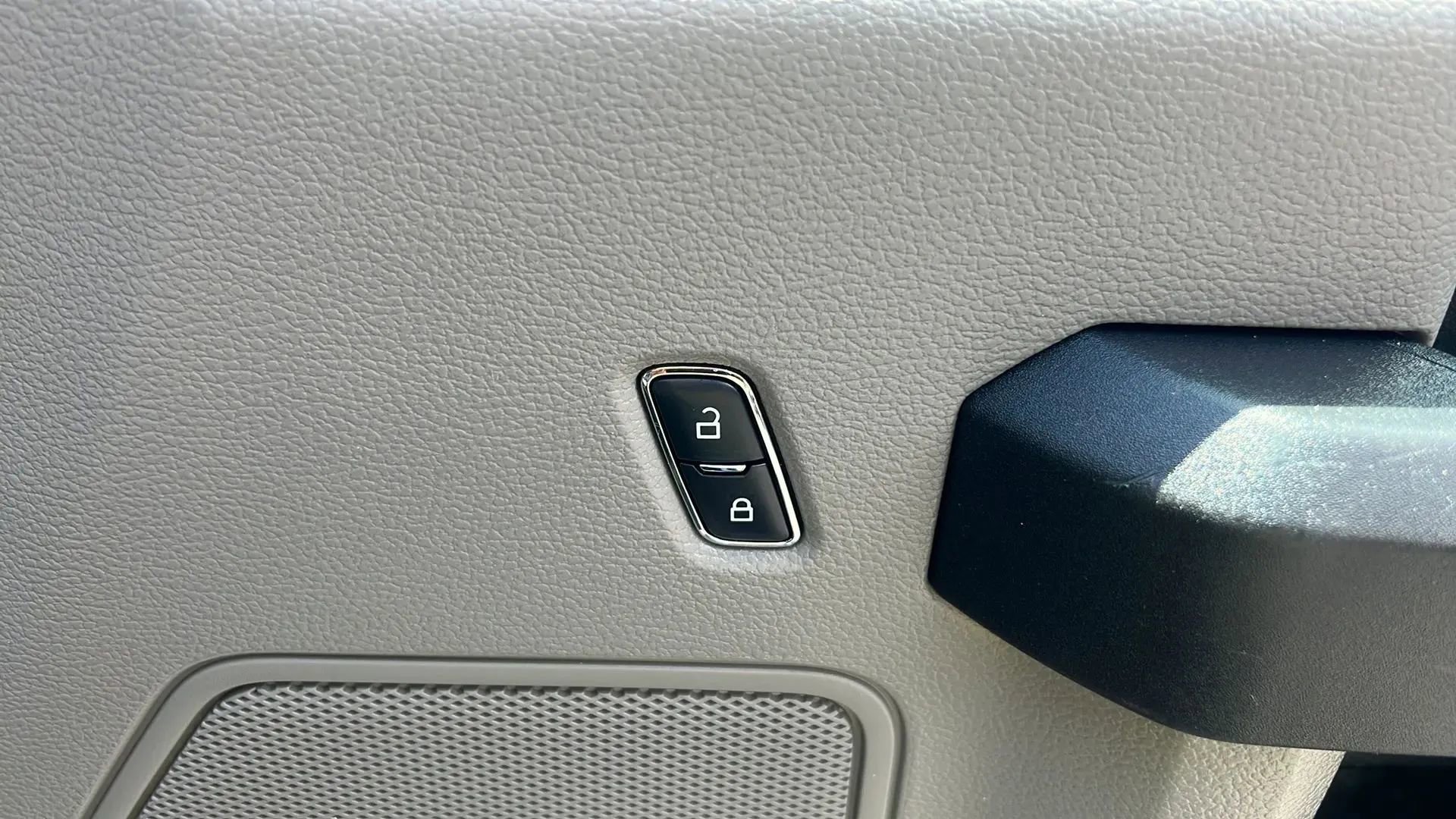 Used 2017 Ford F150 XL w/ Equipment Group 101A Mid RWD image 11