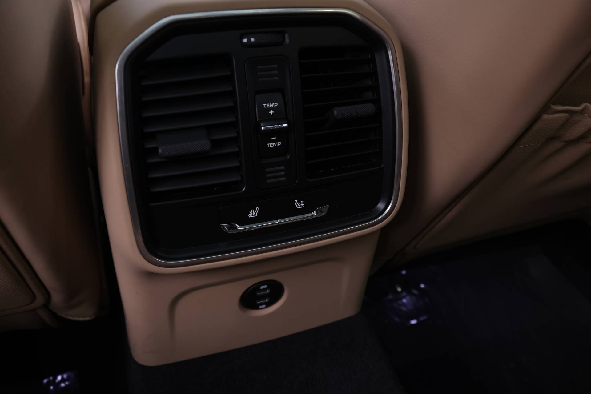 Used 2025 Porsche Macan image 21