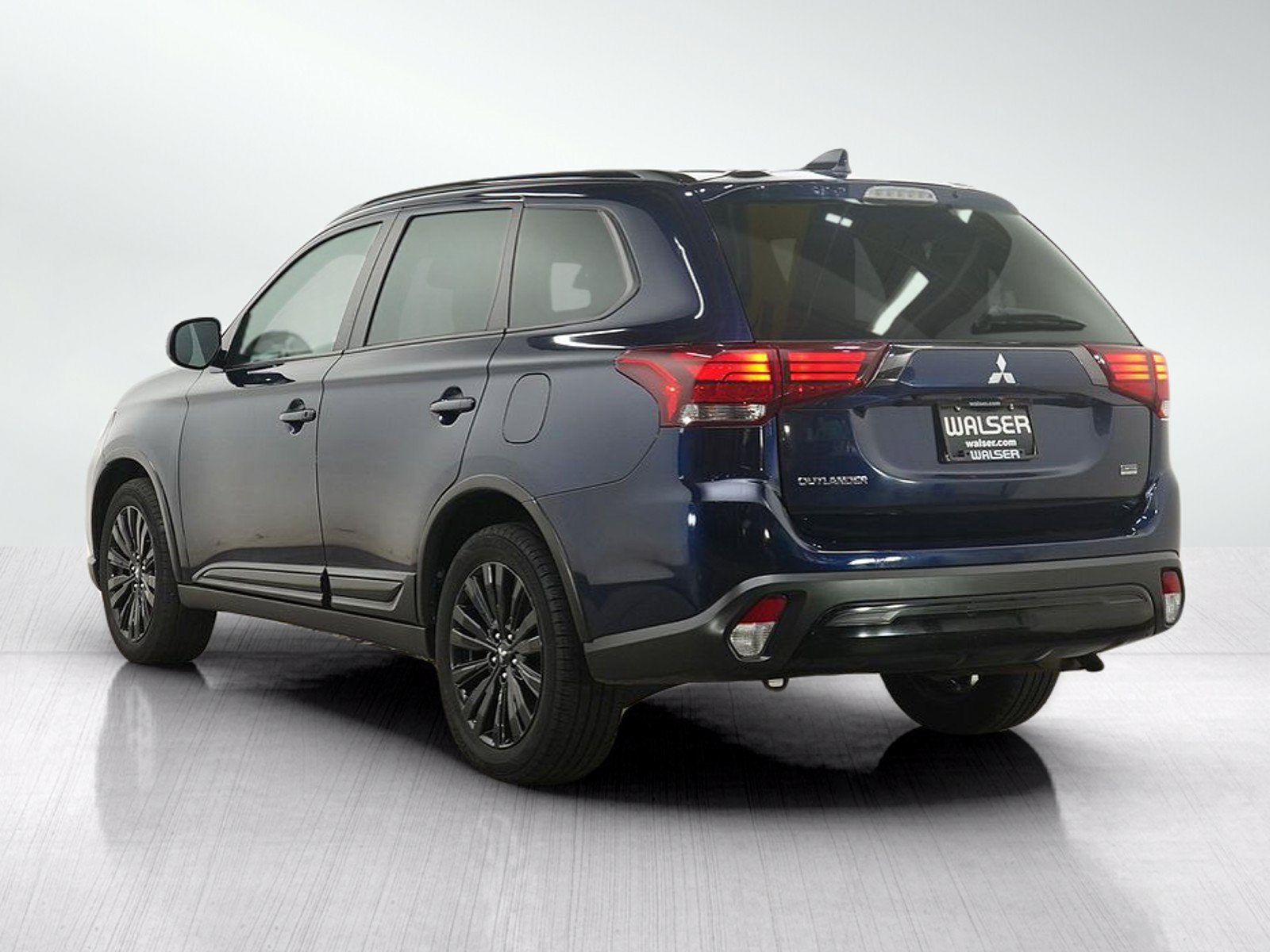 Used 2020 Mitsubishi Outlander LE AWD/4WD image 3