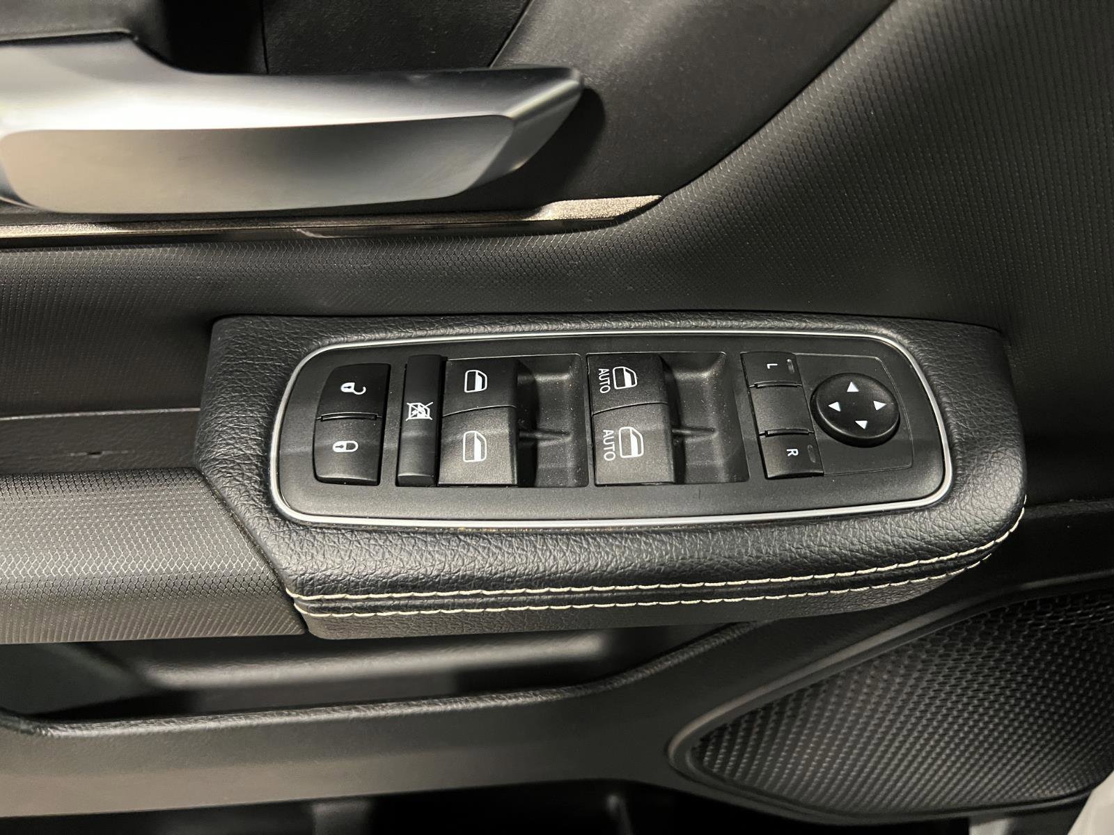 Used 2020 RAM 1500 Rebel image 25