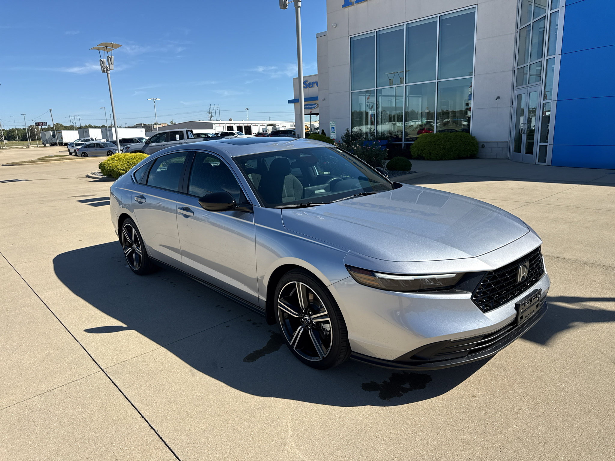 Used 2025 Honda Accord Sport image 3