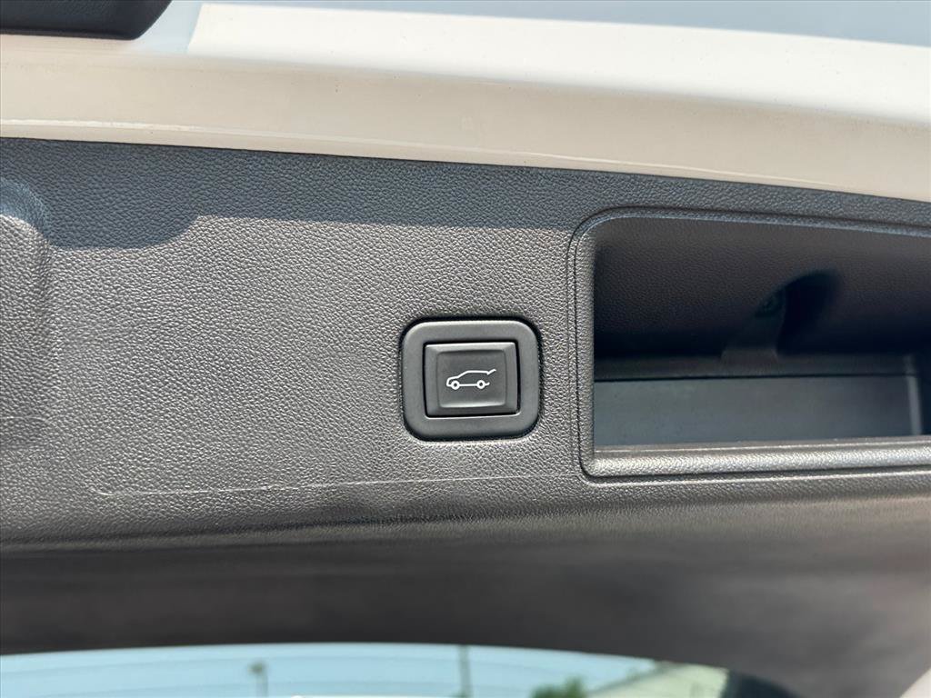 Used 2024 GMC Terrain SLT AWD/4WD image 6