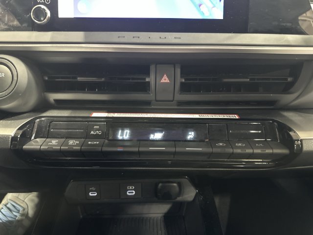 Used 2025 Toyota Prius LE FWD image 21