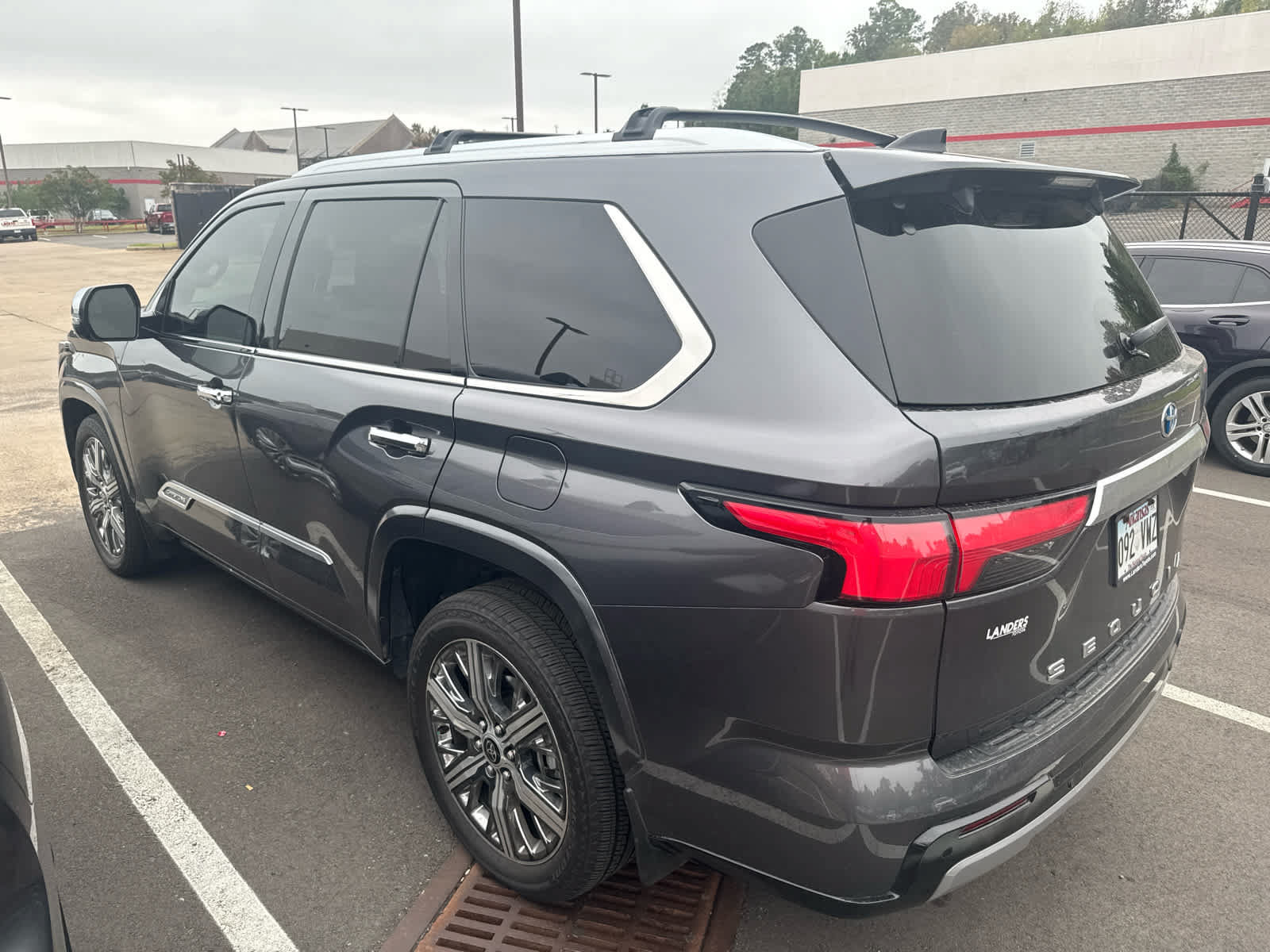 Used 2023 Toyota Sequoia Capstone RWD image 3