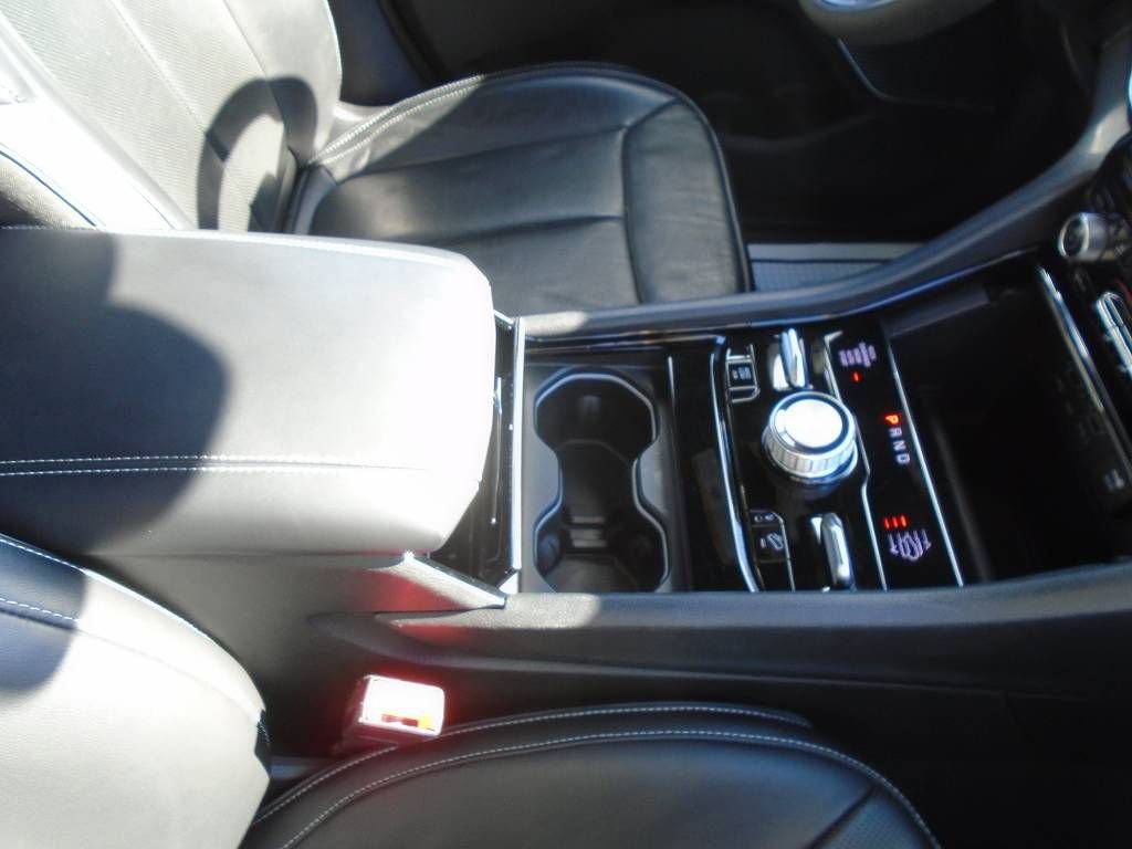 Used 2023 Jeep Grand Cherokee Overland image 16