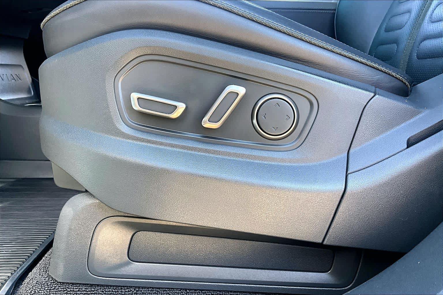 Used 2023 Rivian R1T Adventure AWD/4WD image 32